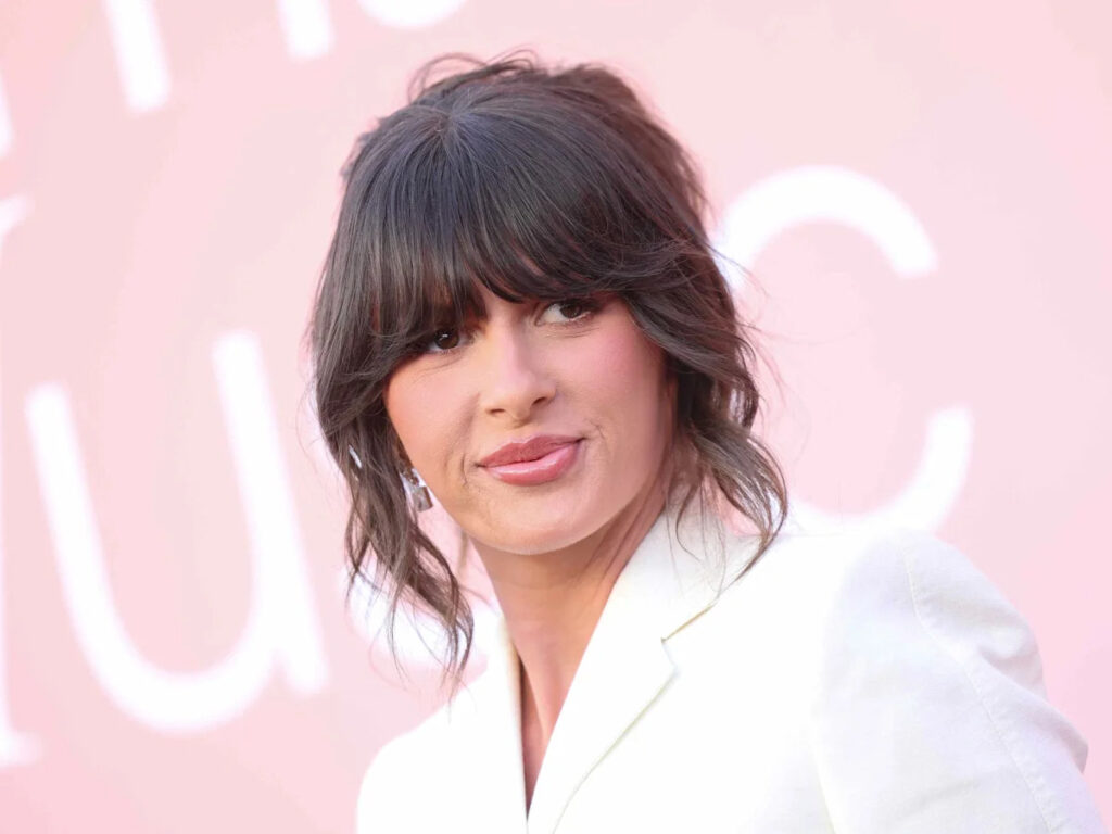 Ella Langley Reveals How She Narrowly Avoided a Mid-Concert Wardrobe Malfunction After Her “Entire Dress Came Unzipped” Ella Langley Reveals How She Narrowly Avoided a Mid-Concert Wardrobe Malfunction After Her “Entire Dress Came Unzipped”