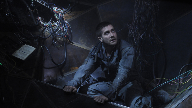 Captain Stevens in a weird, wired geodesic room in Source Code