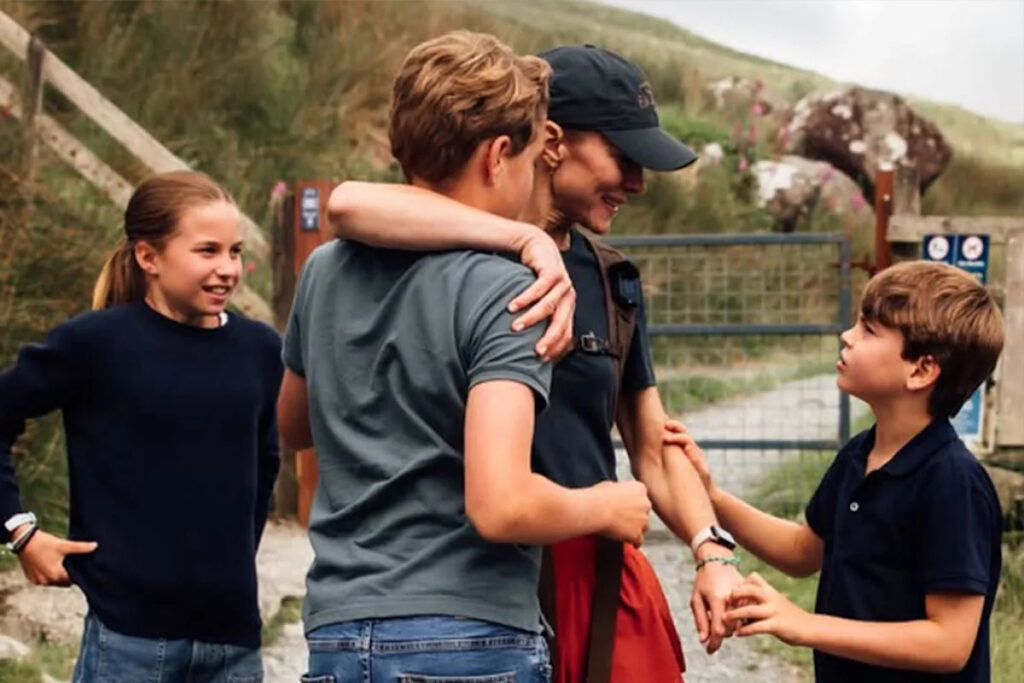 New photos show touching moment Kate Middleton hugged her children after grueling 24-hour mountain climb New photos show touching moment Kate Middleton hugged her children after grueling 24-hour mountain climb