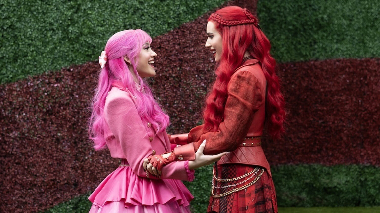 Descendants Wicked Wonderland Ending Explained: What Is In Pink’s Box? Descendants Wicked Wonderland Ending Explained: What Is In Pink's Box?