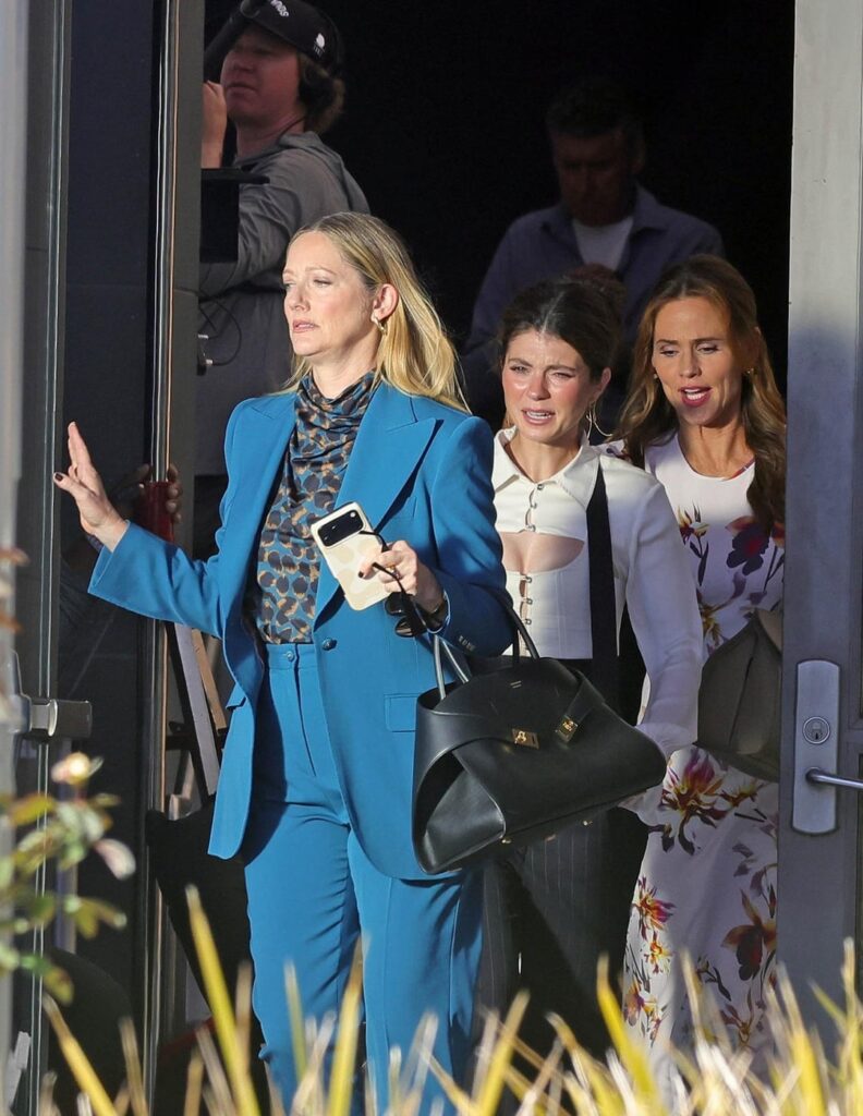 Jennifer Garner and Judy Greer filming a scene with Emily Bader for the ‘13 Going on 30’ reboot
