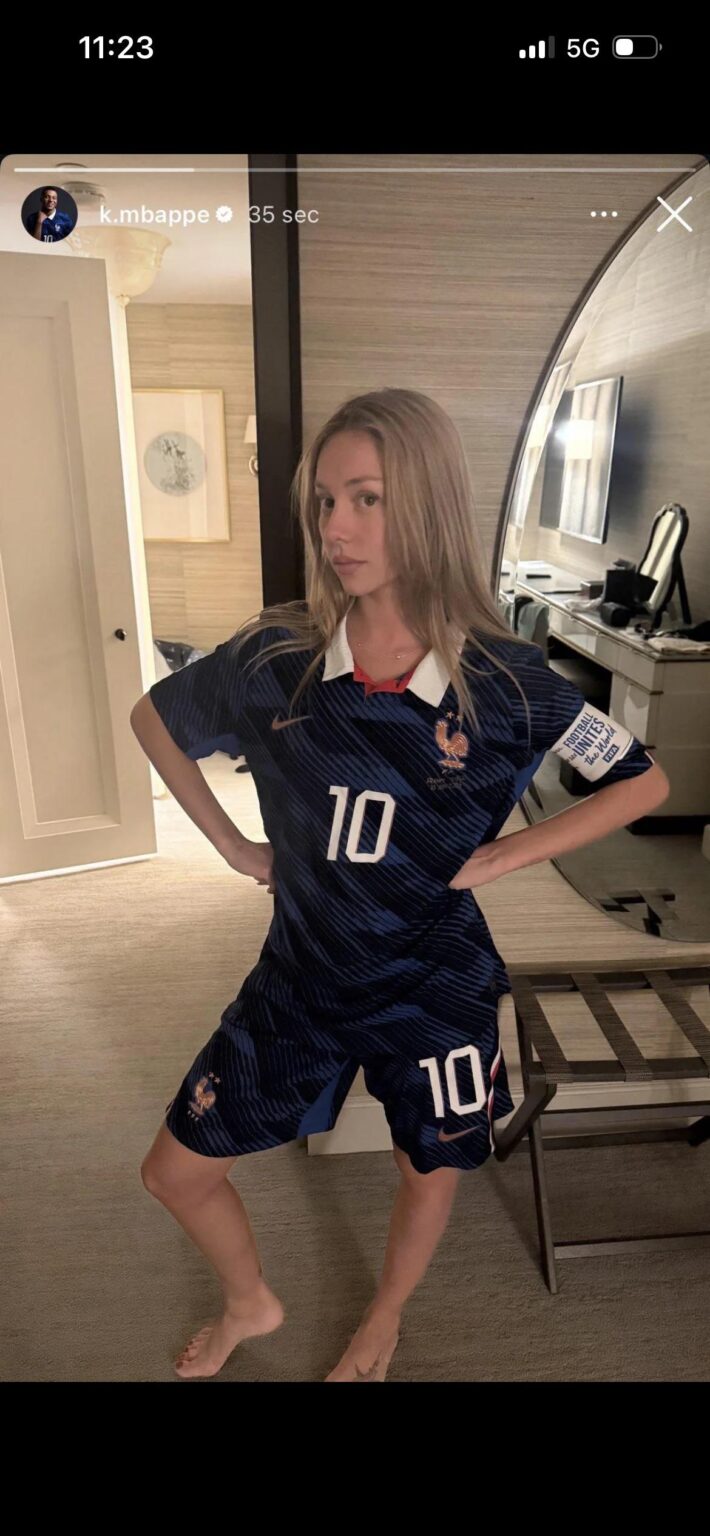 Kylian mbappe (football player) posts a story about his girlfriend, ester exposito(Spanish actress), and then quickly deletes it