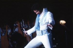 LAS VEGAS, NV - DECEMBER 02: Photo of Elvis Presley in Las Vegas during a concert in December of 1975 (Photo by Michael Ochs Archives/Getty Images)