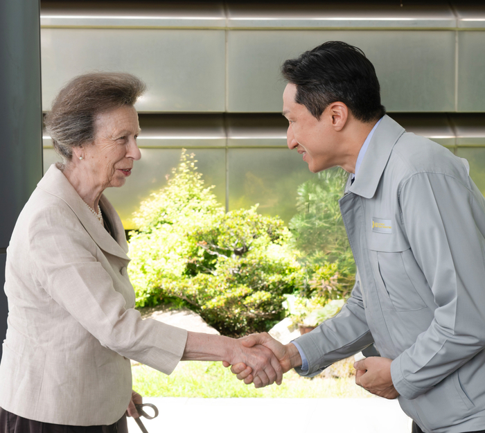 Princess Anne of England (left) and HD Hyundai Chairman Chung Ki-sun shake hands on the 14th. HD Modernity