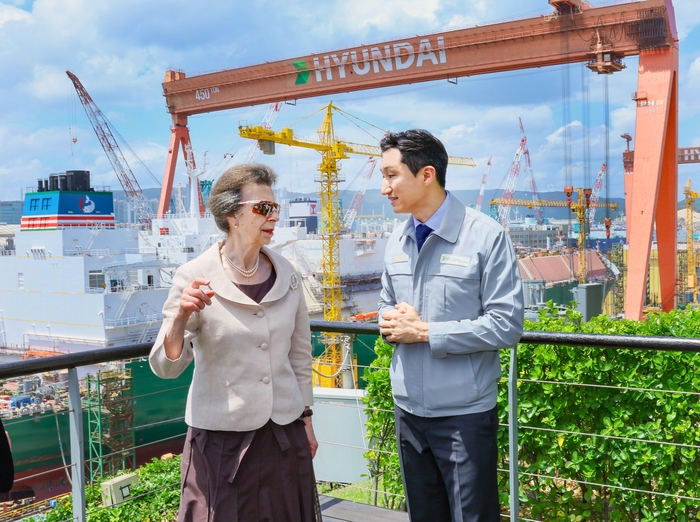 Princess Anne of the United Kingdom (left) and HD Hyundai Chairman Chung Ki-sun talk at HD Hyundai Heavy Industries Ulsan Shipyard on the 14th. HD Modernity