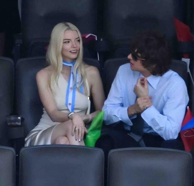 Anya Taylor-Joy supporting Argentina at the World Cup final