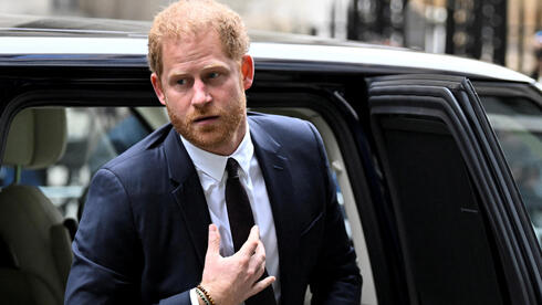 Prince Harry lands in Britain ‘disappointed’ after last-minute palace snub Prince Harry lands in Britain 'disappointed' after last-minute palace snub