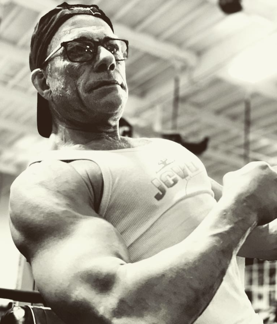 Arm, Muscle, Bodybuilding, Shoulder, Chest, Elbow, Physical fitness, Joint, Human body, Barechested, 