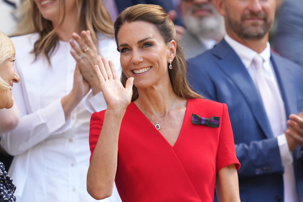 Princess Kate watches Wimbledon women’s final in Royal Box with Jodie Foster and Hannah Waddingham Princess Kate watches Wimbledon women's final in Royal Box with Jodie Foster and Hannah Waddingham