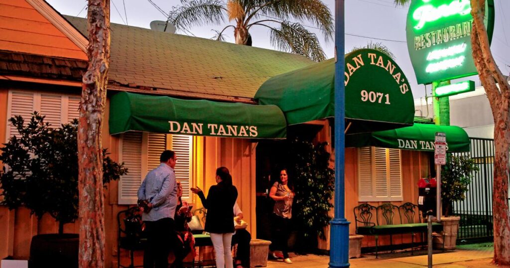 Why celebs from Adam Sandler to Linda Ronstadt fell in love with Dan Tana’s Why celebs from Adam Sandler to Linda Ronstadt fell in love with Dan Tana’s