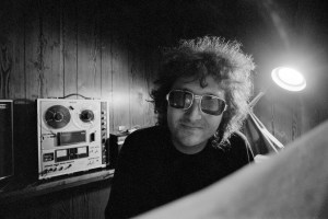 Musician Randy Newman at the piano in his home studio in Los Angeles. (Photo by © Shepard Sherbell/CORBIS SABA/Corbis via Getty Images)