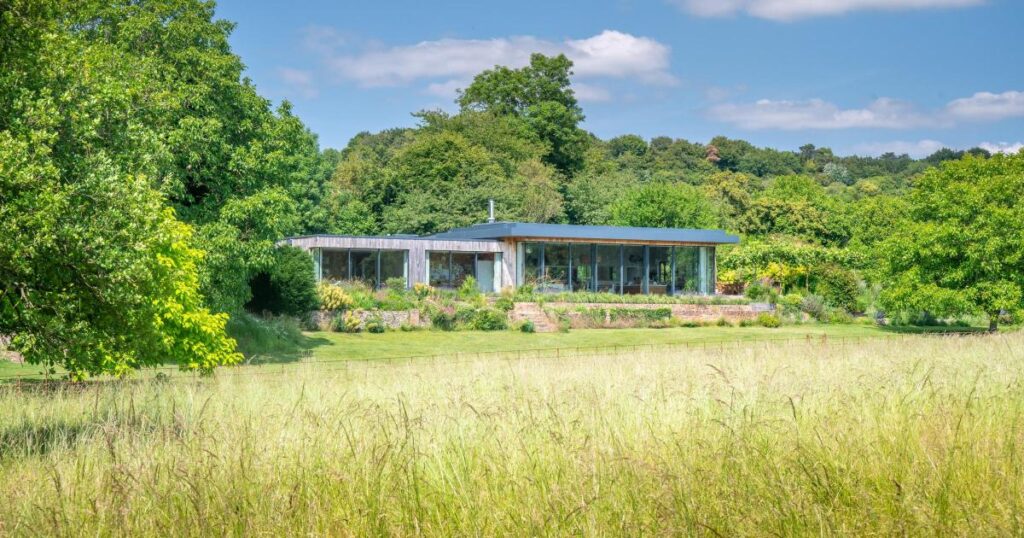 TV icon daughter’s £3.95m Oxfordshire swimming pool mansion unsold TV icon daughter's £3.95m Oxfordshire swimming pool mansion unsold