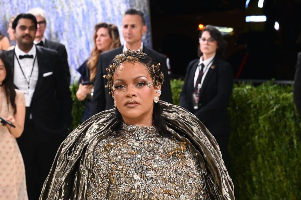 Rihanna shares photos with her three children in front of Barbados childhood home – London Evening Standard Rihanna shares photos with her three children in front of Barbados childhood home - London Evening Standard