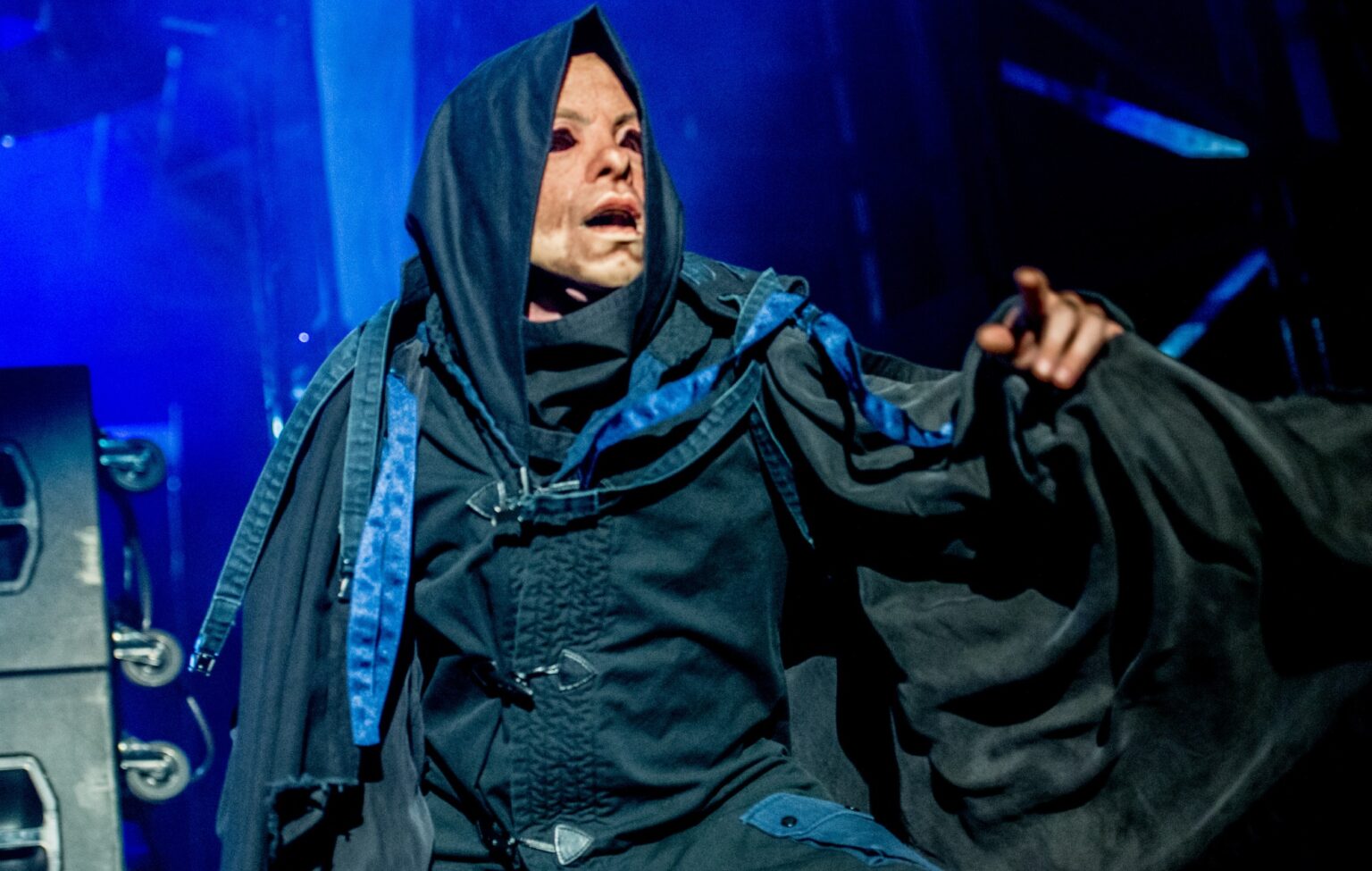 Sid Wilson introduces himself as still being "from Slipknot"
