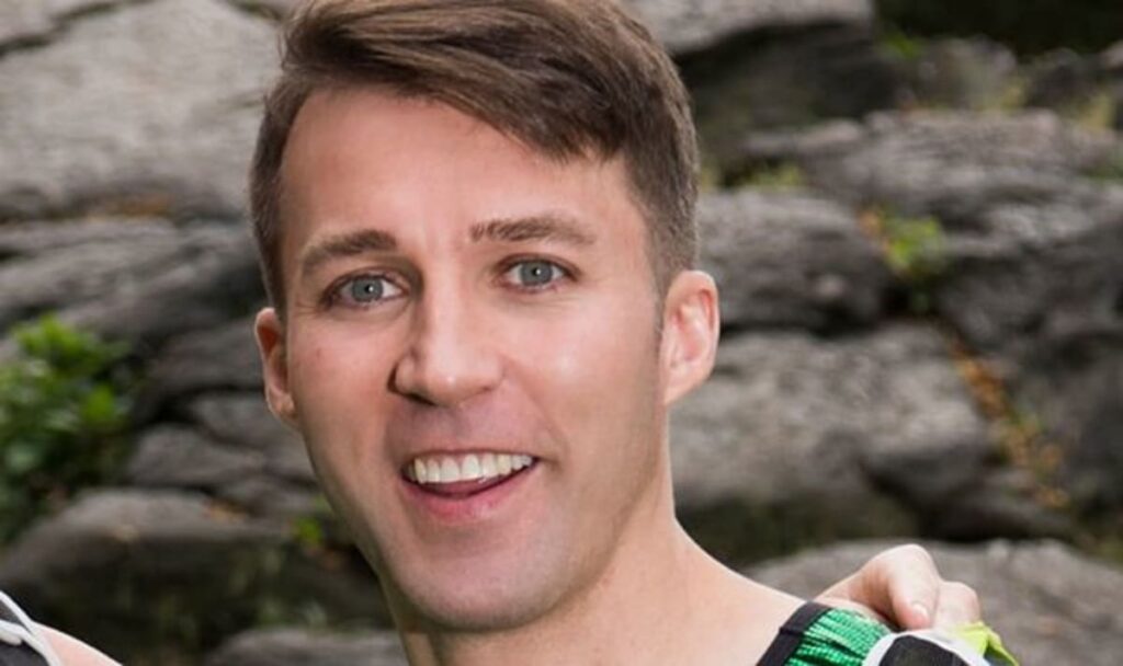 Beloved TV star dies aged 49 in tragic cancer battle as tributes flood in Apple App Store